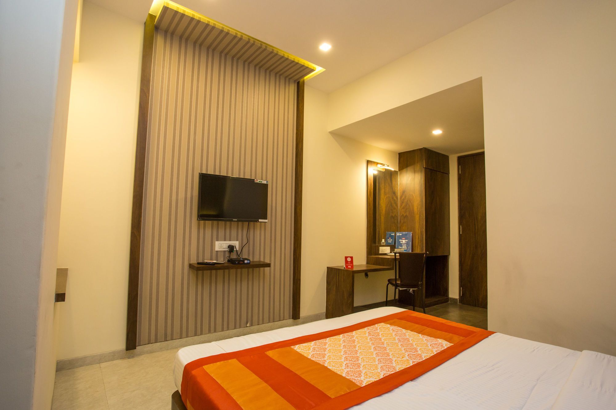 Oyo 7156 Hill View Residency Hotell Navi Mumbai Exteriör bild